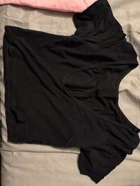 Cropped layering tee for sweating